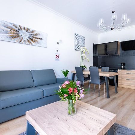 Sunny And Modern Baquis Flat Apartment Nice Exterior photo