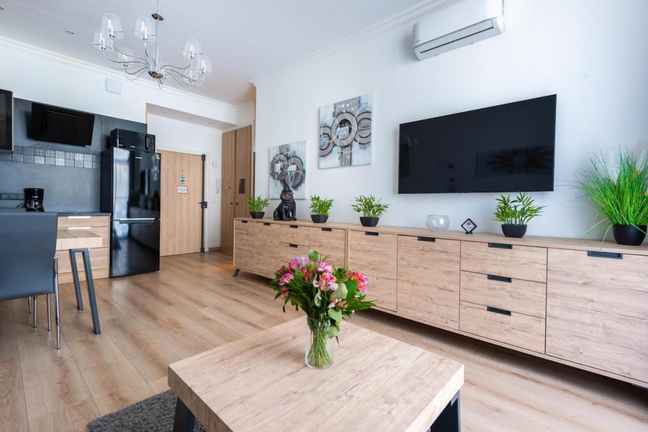 Sunny And Modern Baquis Flat Apartment Nice Exterior photo