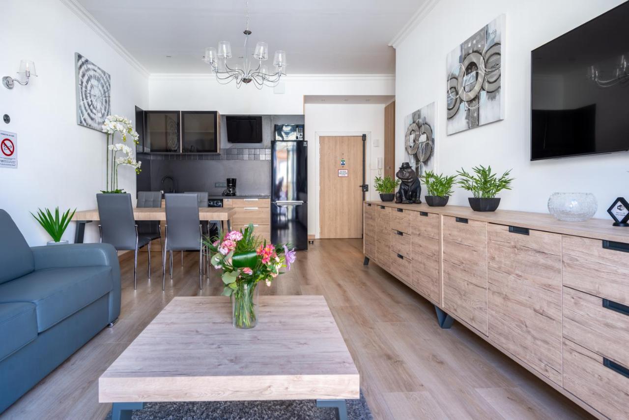 Sunny And Modern Baquis Flat Apartment Nice Exterior photo
